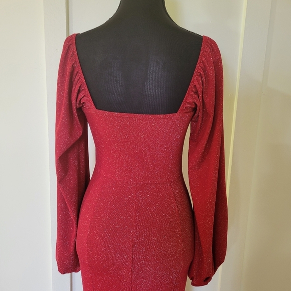 Elegant Red Long Sleeve Gown - Picture 6 of 15